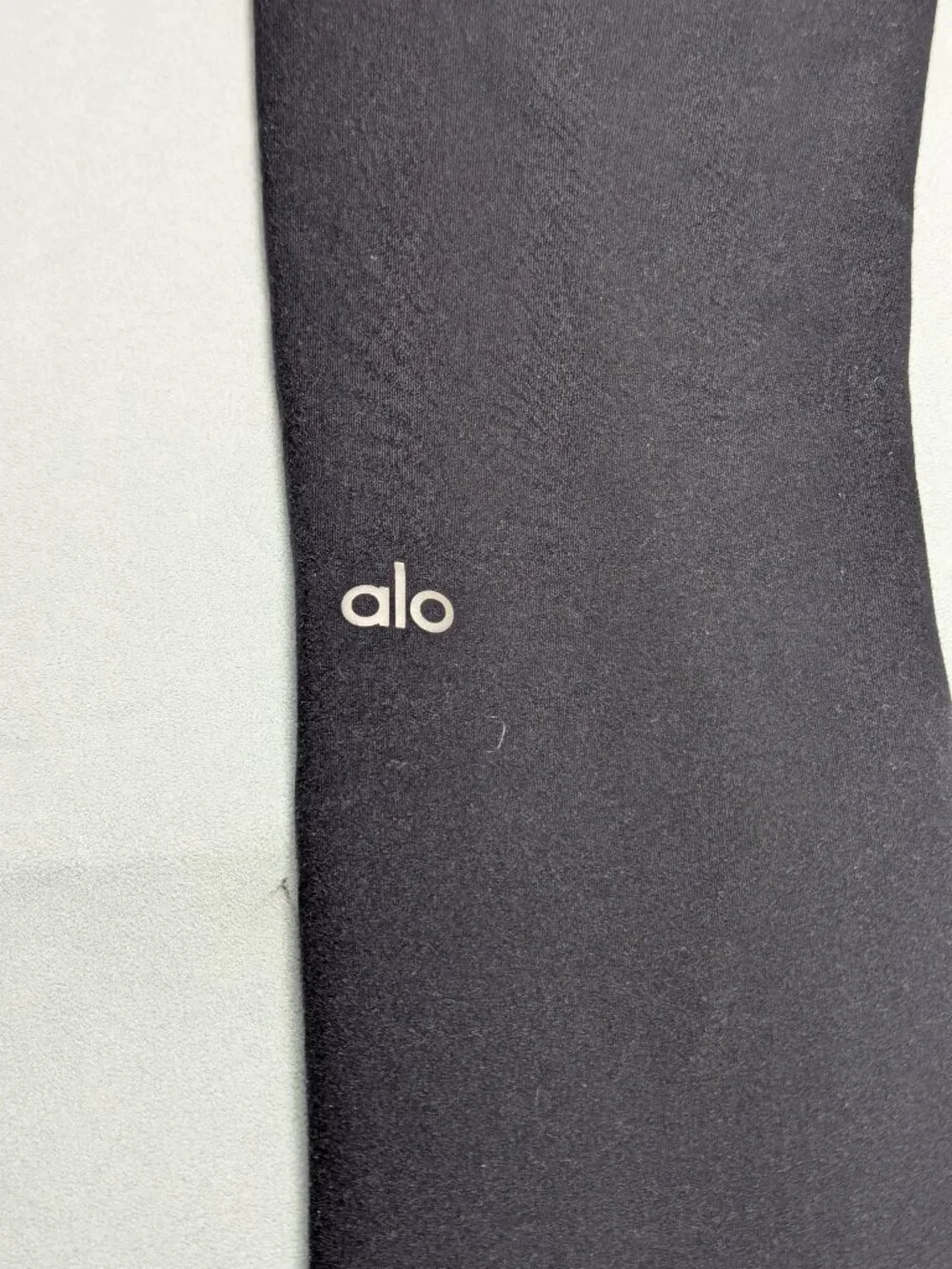 ALO Yoga Airlift 25